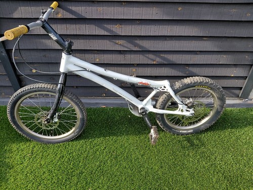 Monty trails bike white - in,